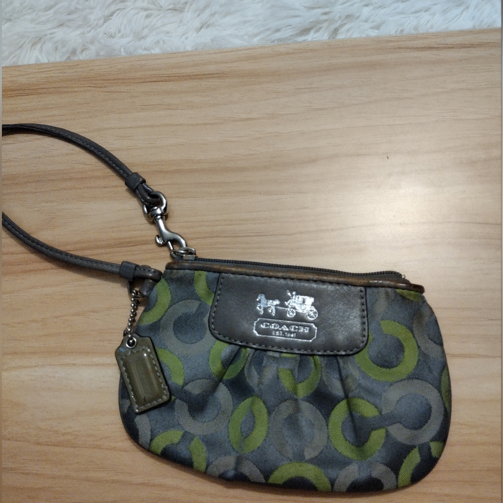 COACH MADISON GRAPHITE GREEN OP ARTSIGNATURE SATEEN WRISTLET - Picture 3 of 10